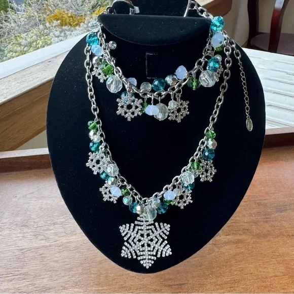 Pier One Imports Sparkle Snowflake Necklace & Bracelet Combo - Picture 3 of 10